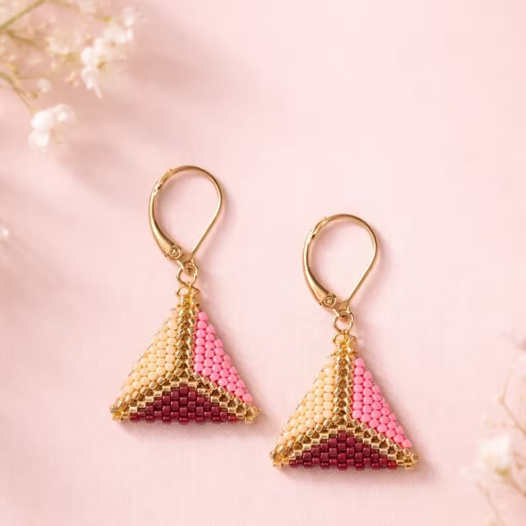 Aretes Triángulo Tricolor - fotografía de producto