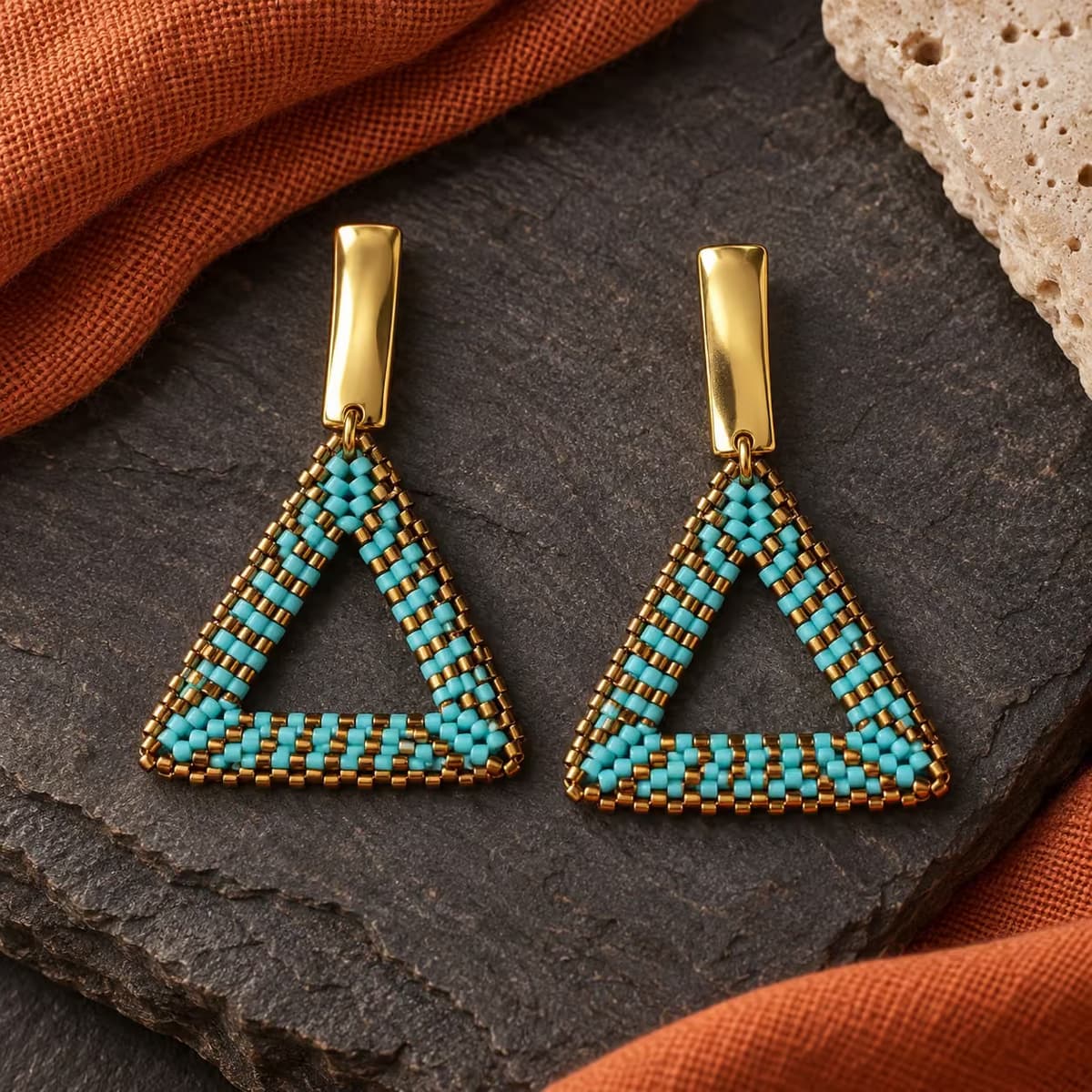 Aretes Delta 3D en tonos turquesa y bronce